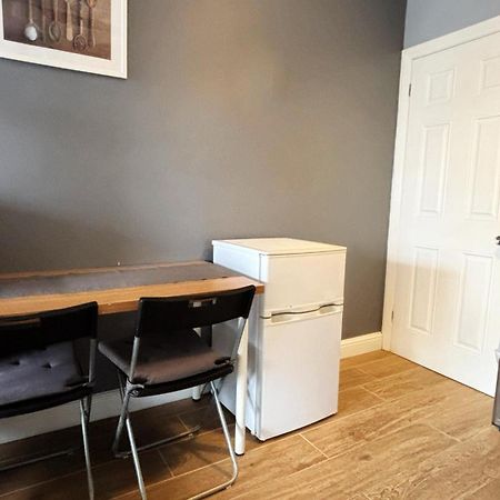 Shirley Apartments, Cozy Studio, Self Check In, 10 Min Drive To City Centre, Walking To Redbridge Train Station Southampton Esterno foto