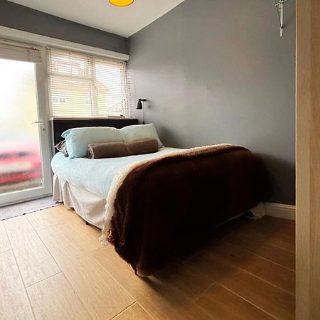 Shirley Apartments, Cozy Studio, Self Check In, 10 Min Drive To City Centre, Walking To Redbridge Train Station Southampton Esterno foto