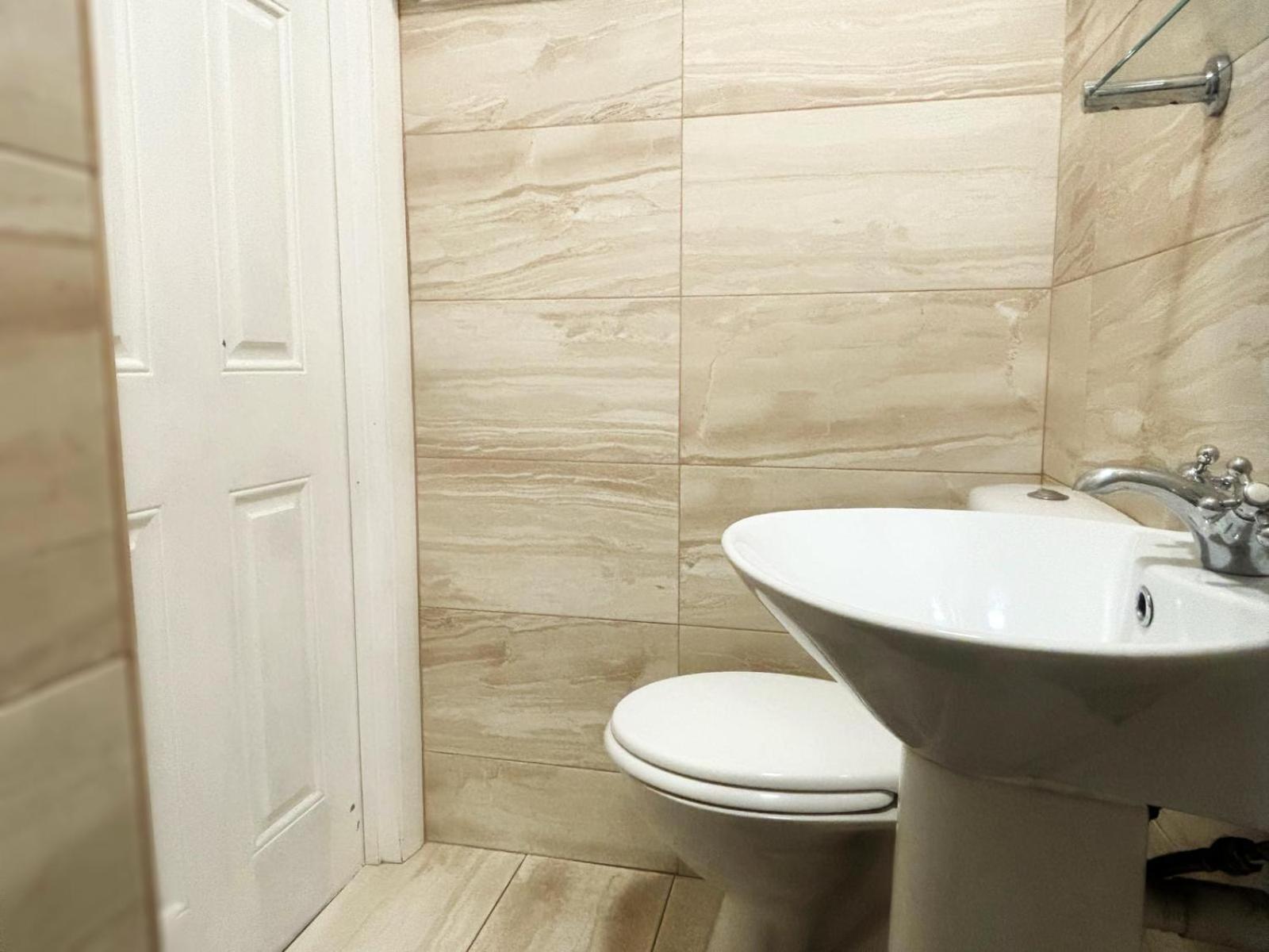 Shirley Apartments, Cozy Studio, Self Check In, 10 Min Drive To City Centre, Walking To Redbridge Train Station Southampton Esterno foto