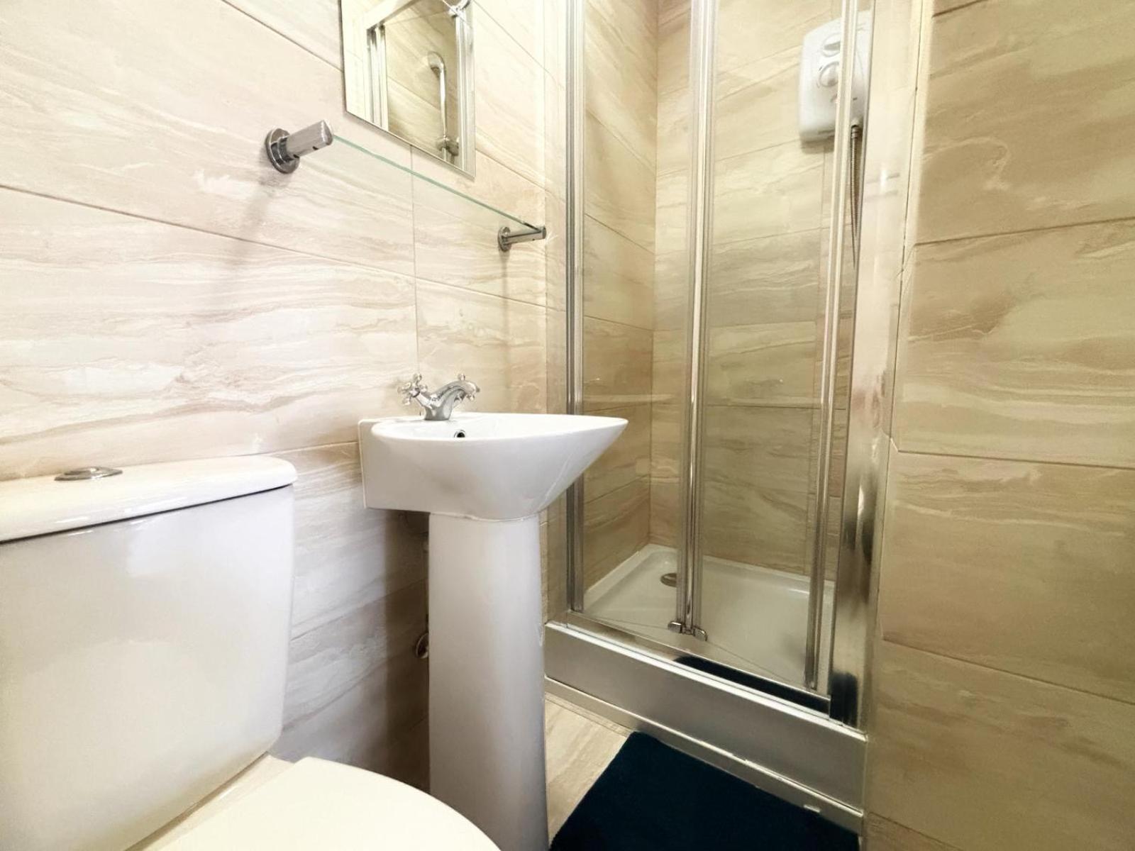 Shirley Apartments, Cozy Studio, Self Check In, 10 Min Drive To City Centre, Walking To Redbridge Train Station Southampton Esterno foto