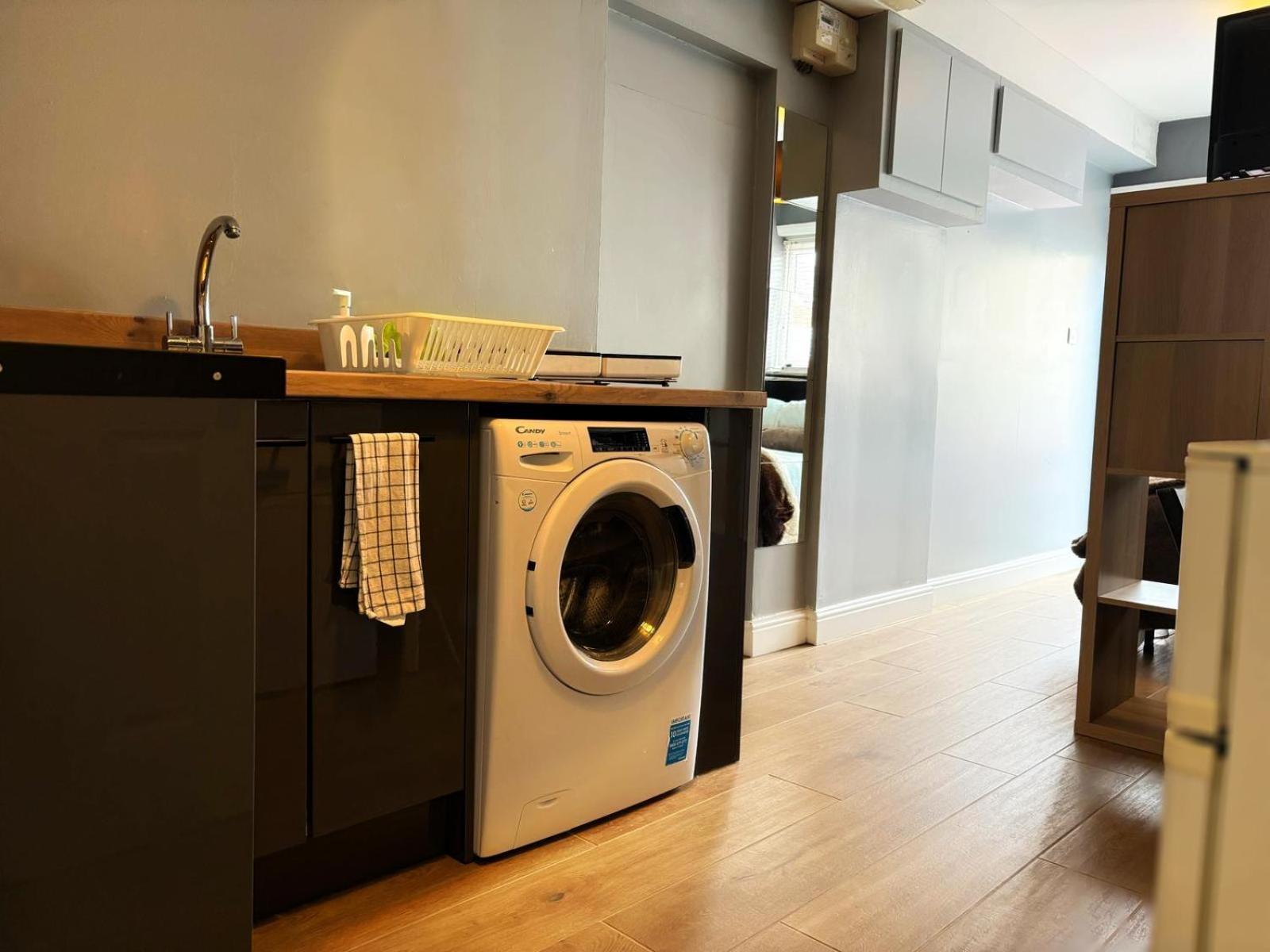 Shirley Apartments, Cozy Studio, Self Check In, 10 Min Drive To City Centre, Walking To Redbridge Train Station Southampton Esterno foto