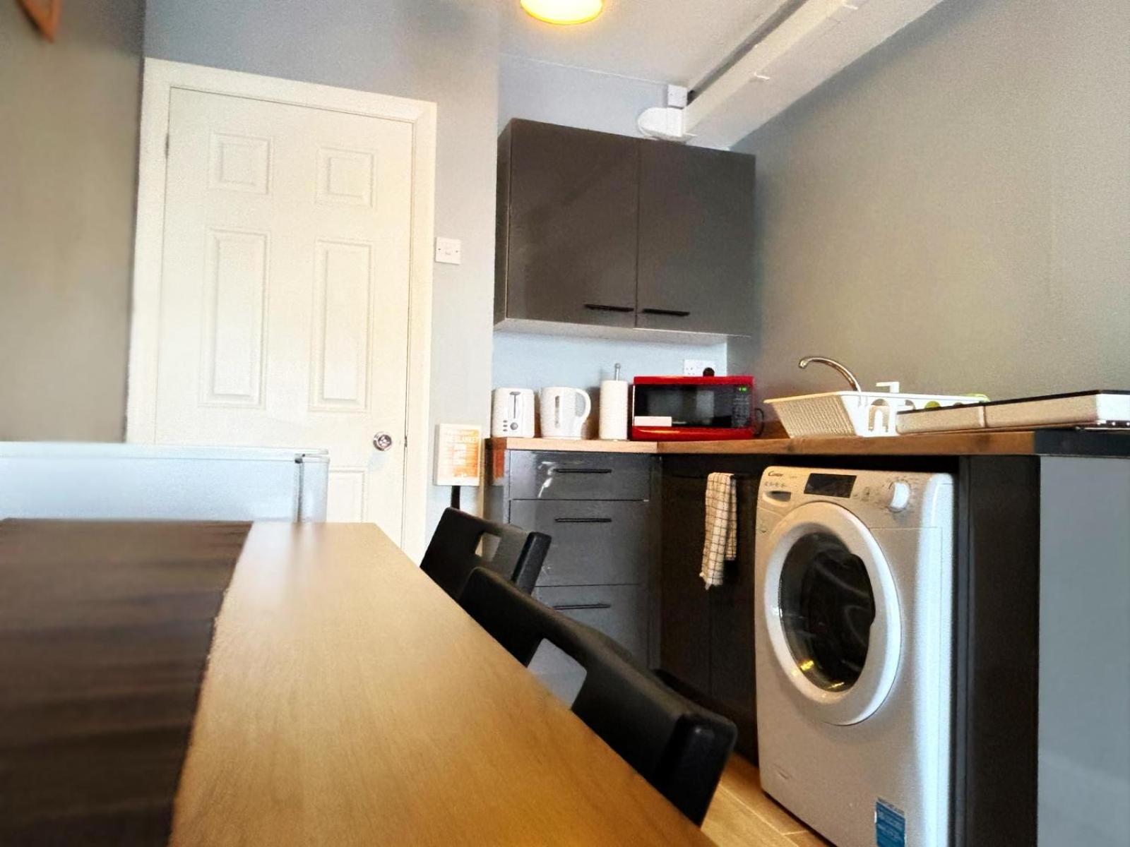 Shirley Apartments, Cozy Studio, Self Check In, 10 Min Drive To City Centre, Walking To Redbridge Train Station Southampton Esterno foto